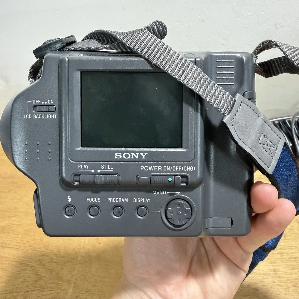 Sony FD Mavica MVC-FD87 1.3MP Vintage Digital Camera W/ Charger & Battery